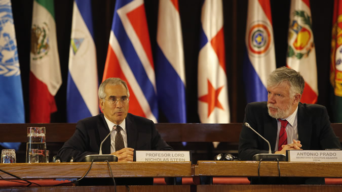 foto de Nicholas Stern y Antonio Prado.