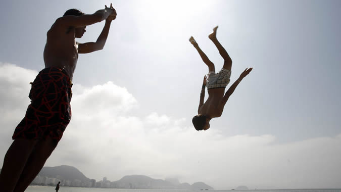Foto de jóvenes en la playa