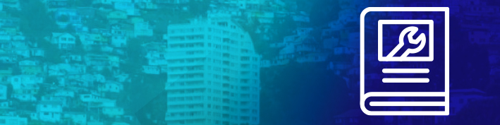 Rectángulo con paisaje de edificios y casas con filtro color celeste degradado a azul, a la derecha hay un ícono lineal color blanco de un libro con una llave de tuercas en la tapa