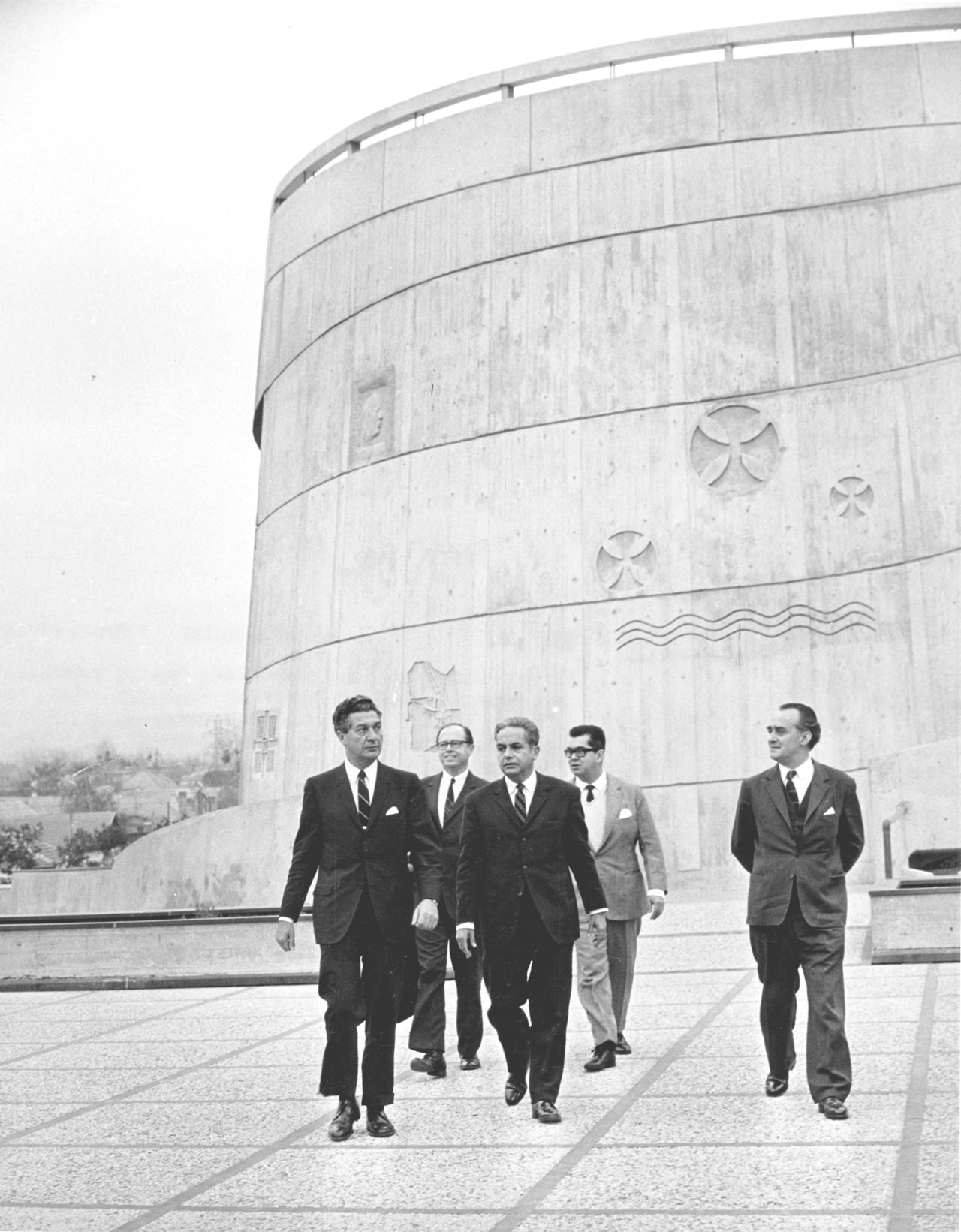 Carlos Quintana, ECLAC Executive Secretary (1967-1972) receives the United States Ambassador to the OAS