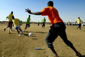 El tema para la conmemoración del 2010 es &quot;Inhabilitar el Racismo&quot;, en vista del próximo Mundial de Fútbol 2010 en Sudáfrica y los esfuerzos para evitar incidentes racistas y xenófobos.