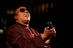 Stevie Wonder, artista ciego y Mensajero de la Paz, durante el concierto que dio en la sede de la ONU en Nueva York el 24 de octubre de 2012. Stevie Wonder, artista ciego y Mensajero de la Paz, durante el concierto que dio en la sede de la ONU en Nueva York el 24 de octubre de 2012.