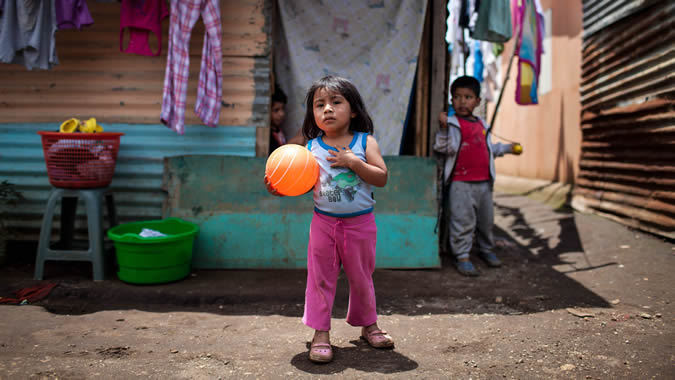 foto de niños en la pobreza