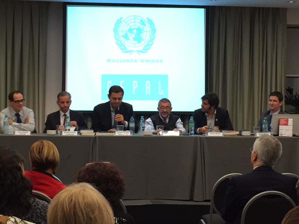 Mesa redonda sobre neoestructuralismo y corrientes heterodoxas