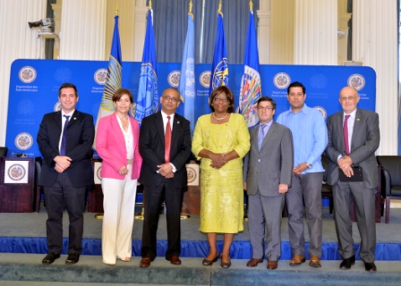 From left to right: Daniel Dulitzky, Practice Manager for Health, World Bank Inés Bustillo, Director of the Washington Office of the United Nations Economic Commission for Latin America and the Caribbean (ECLAC) Albert Ramdin, OAS Assistant Secretary General Carissa F. Etienne, Director of the Pan American Health Organization (PAHO) Luis Alberto Moreno, President of the Inter-American Development Bank Neil Parsan, Ambassador, Permanent Representative of Trinidad and Tobago to the OAS Miguel García Winder, Representative in the United States, Inter-American Institute for Cooperation on Agricult OAS, PAHO, ECLAC and International Institutions Join Forces to Tackle NCDs