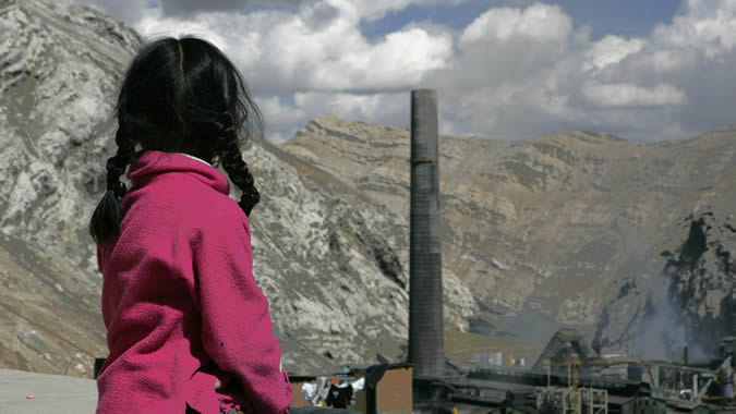 Fotografía de archivo de 22 de agosto de 2008 de La Oroya (Perú), considerado como el municipio más contaminado de América. Latinoamérica, que alberga ocho de los 17 países que atesoran hasta un 70% de la diversidad biológica del planeta.