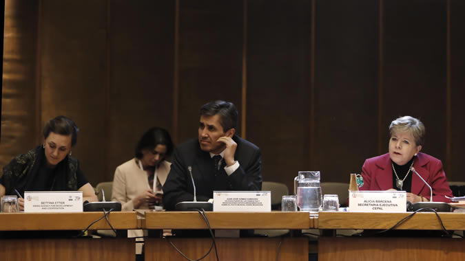 Photo of the panel of migration.