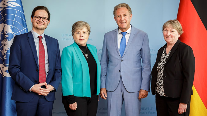 De derecha a izquierda, Christiane Bögemann-Hagedorn, Directora General Adjunta para América Latina del BMZ; Norbert Barthle, Secretario de Estado Parlamentario del BMZ; Alicia Bárcena, Secretaria Ejecutiva de la CEPAL y Sören Müller, Oficial Senior de Políticas de BMZ.