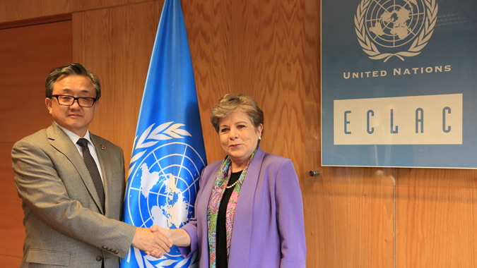 LIU Zhenmin, Vicesecretario General de las Naciones Unidas para Asuntos Económicos y Sociales, junto a Alicia Bárcena, Secretaria Ejecutiva de la CEPAL
