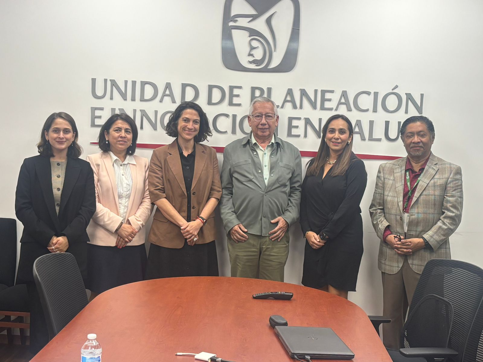 grupo de personas reunidas