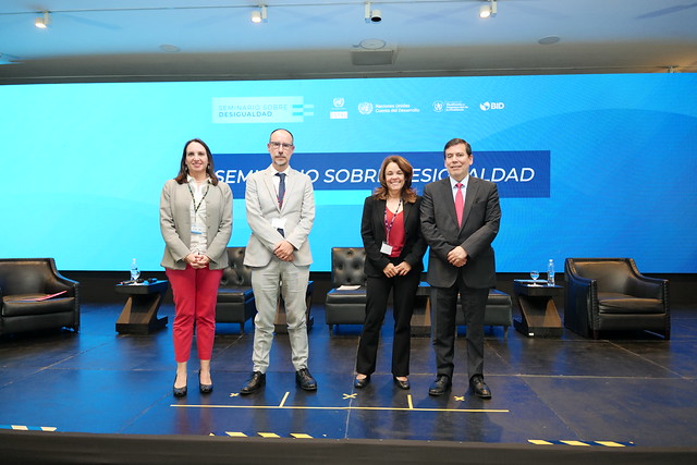 Cuatro personas en evento
