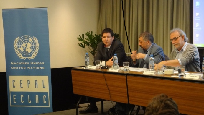 Martín Abeles, Mario Cimoli y Fernando Porta en el seminario