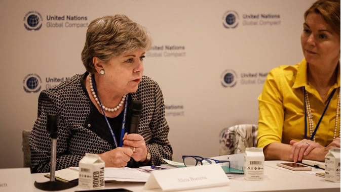 Alicia Bárcena, Secretaria Ejecutiva de la CEPAL (a la izquierda), durante el evento organizado por el Pacto Mundial de las Naciones Unidas.