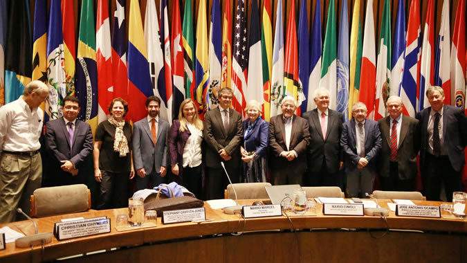 Foto grupal de los participantes en el seminario