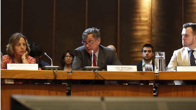 De izquierda a derecha: Margarita Ducci, Directora Ejecutiva de la Red Pacto Global Chile; Daniel Titelman, Director de la División de Desarrollo Económico de la CEPAL; y Angus Rennie, Directivo Superior para Alianzas y Relaciones con las Naciones Unidas del Pacto Mundial de las Naciones Unidas.