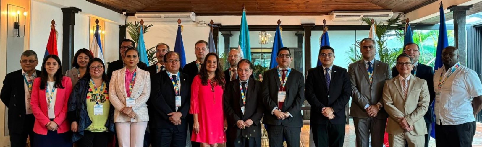 Foto ministros firman 5 pactos enérgicos