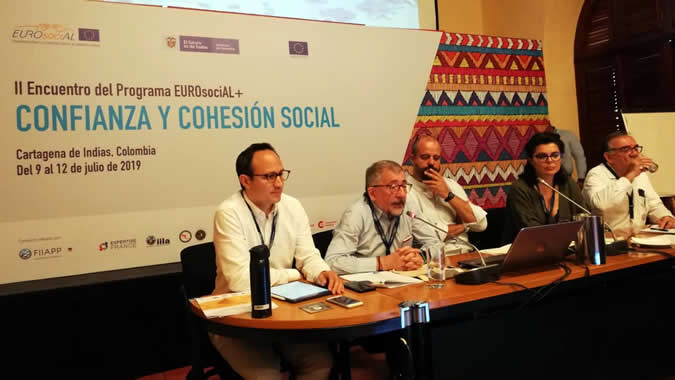Mario Cimoli, Secretario Ejecutivo Adjunto (el segundo de izquierda a derecha), durante su participación en uno de los seminarios del II Encuentro del Programa EUROsociAL+ en Colombia.