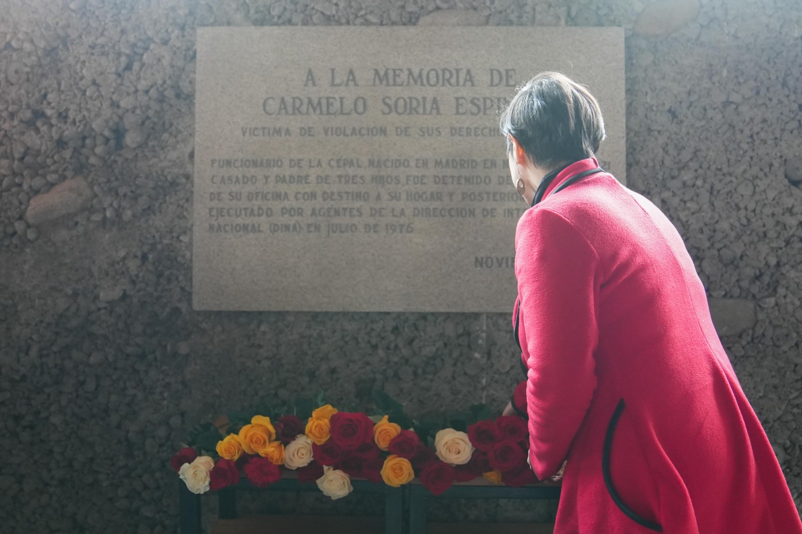 Fotografía de la Placa Soria, memorial en homenaje a Carmelo Soria Espinosa.