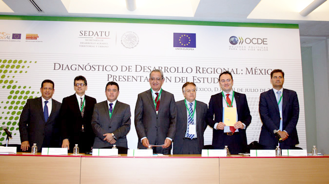 El Director del ILPES, Jorge Máttar (en segundo lugar por la izquierda), durante la Reunión de la Red