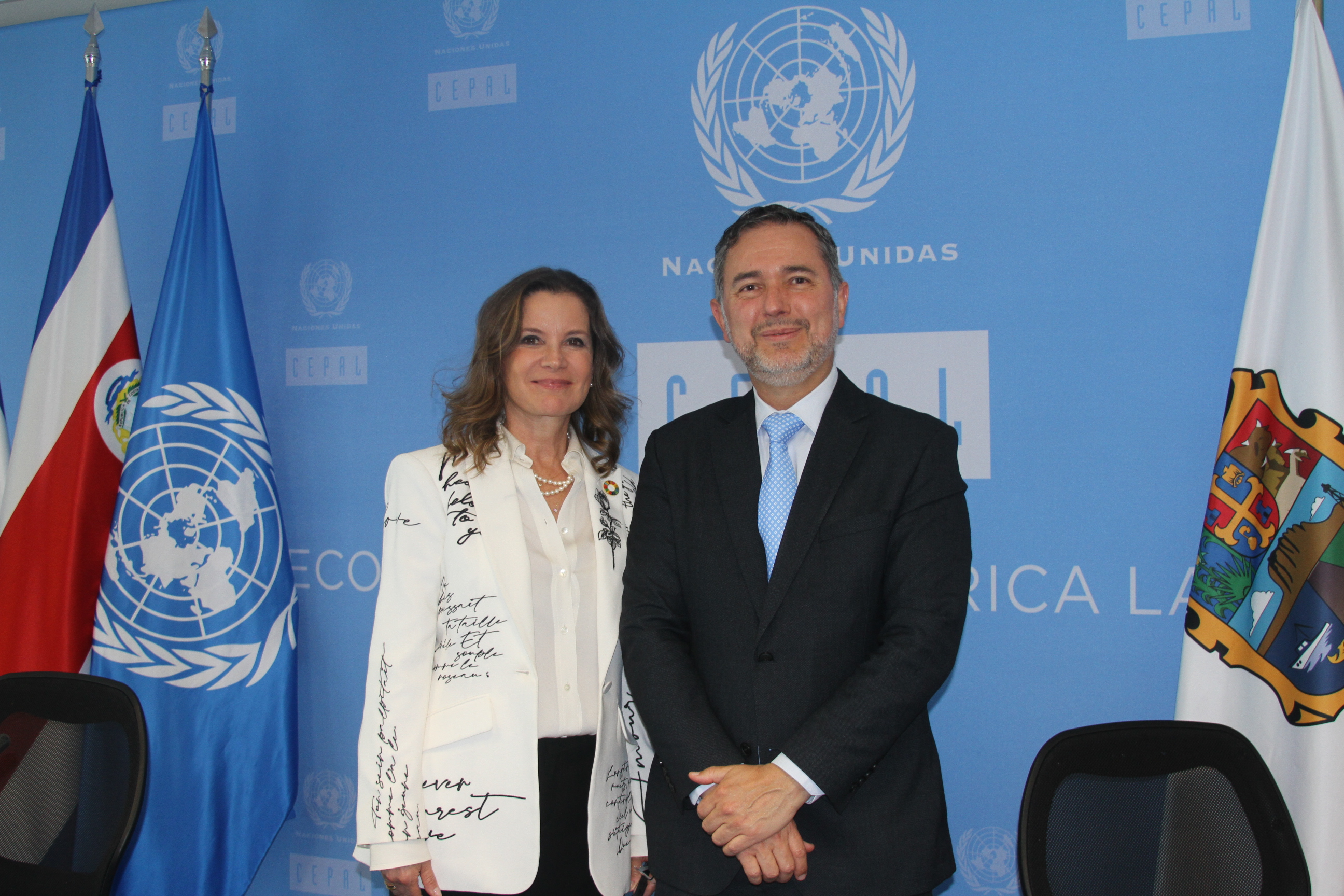 La secretaria de Economía de Tamaulipas, Ninfa Cantú Deándar y el Director a.i. de la CEPAL, Jorge Mario Martínez