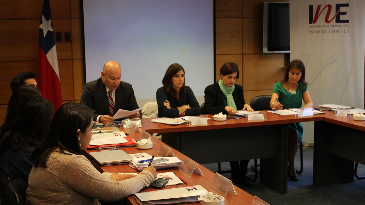 La Ministra del Sernam, Claudia Pascual, y la Directora Nacional del INE, Ximena Clark, estuvieron presentes en la cita