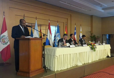  Andre Nikwigize, Senior Programme Officer de la Oficina del Alto Representante para los Países Menos Adelantados, los Países en Desarrollo Sin Litoral y los Pequeños Estados Insulares en Desarrollo de las Naciones Unidas; Antonio Prado, Secretario Ejecutivo Adjunto de la CEPAL; Federico González, Viceministro de Relaciones Económicas e Integración de Paraguay; y Gyan Chandra Acharya, Alto Representante de las Naciones Unidas. 
