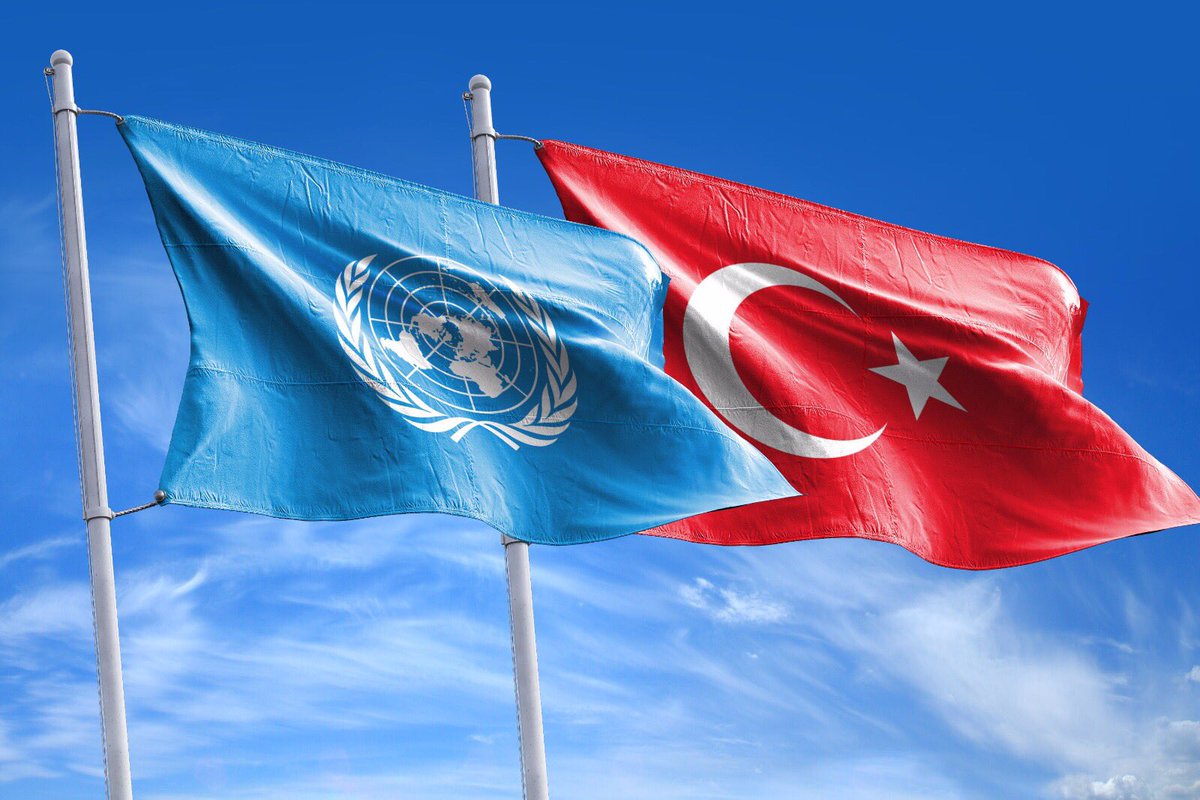 foto de banderas de Turquía y de la ONU flameando