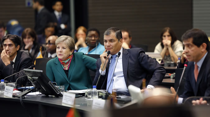 La Secretaria Ejecutiva de la CEPAL, Alicia Bárcena, y el Presidente de Ecuador, Rafael Correa, durante la inauguración de la octava reunión de la Conferencia Estadística de las Américas de la CEPAL.