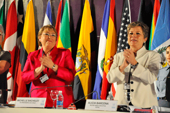La ex Presidenta de Chile, Michelle Bachelet, junto a la Secretaria Ejecutiva de la CEPAL, Alicia Bárcena.