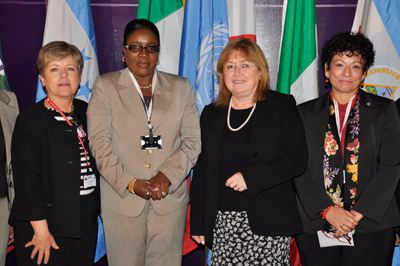 La Secretaria Ejecutiva de la CEPAL, Alicia Bárcena, junto a la Ministra de la Condición Femenina y de los Derechos de las Mujeres de Haití, Marjorie Michel; la Secretaria General Adjunta de Apoyo a las Actividades en Terreno de las Naciones Unidas, Susana Malcorra; y la Ministra de la Secretaría de Políticas para las Mujeres de Brasil, Nilcéa Freire.