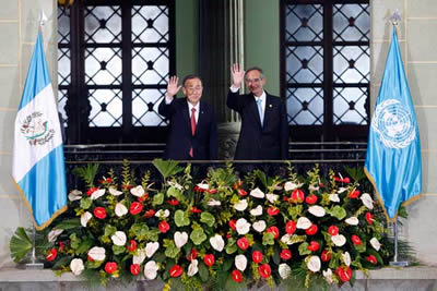 Ban Ki-moon, Secretario General de las Naciones Unidas, y Álvaro Colom, Presidente de Guatemala.