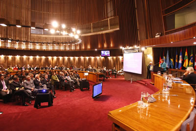 Vista general de la sala de conferencias Raúl Prebisch, en la sede de la CEPAL, durante la realización de la XI Cátedra que lleva su nombre, dictada por el Vicepresidente de Uruguay, Danilo Astori.