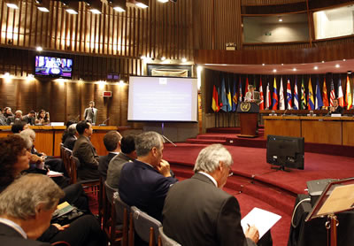 A la conferencia del Economista Jefe del Banco Mundial asistieron expertos internacionales, miembros del cuerpo diplomático y destacadas personalidades del ámbito académico.