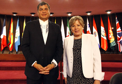 El Presidente de Ecuador, Rafael Correa, y la Secretaria Ejecutiva de la CEPAL, Alicia Bárcena, en la sede de la Comisión en Santiago, Chile.