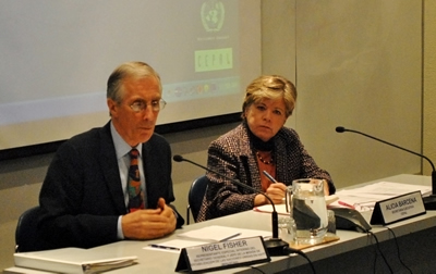 El Representante Especial Interino del Secretario General y Jefe de la MINUSTAH, Nigel Fisher, en compañía de la Secretaria Ejecutiva de la CEPAL, Alicia Bárcena.