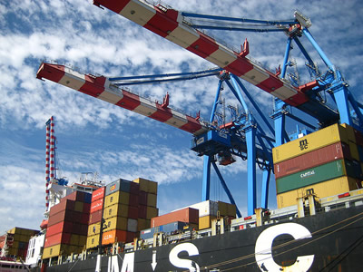 La recesión en Europa y el menor crecimiento en Estados Unidos y China impactó en el movimiento de contenedores en los puertos de América Latina y el Caribe en 2012.