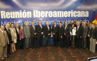 Participantes en la VI Conferencia Iberoamericana de Ministros de Economía y Hacienda.