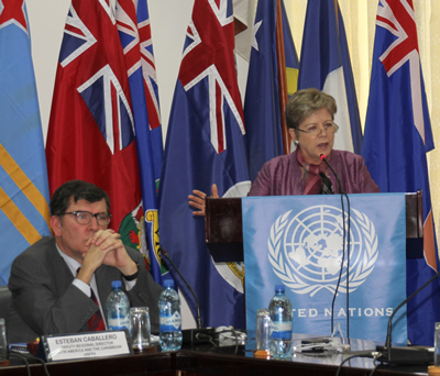 Esteban Caballero, Director Regional Adjunto de UNFPA para América Latina y el Caribe, y Alicia Bárcena, Secretaria Ejecutiva de la CEPAL, durante la Sexta reunión del Comité de Monitoreo del Comité de Desarrollo y Cooperación del Caribe (CDCC) de la CEPAL, en Georgetown, Guyana.