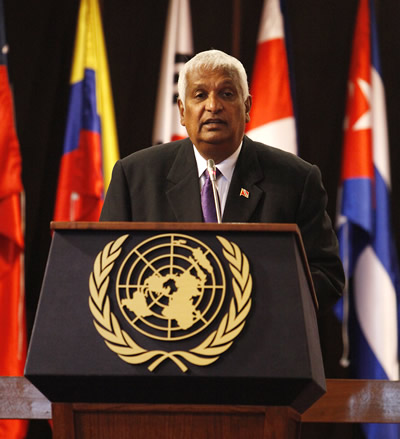 Winston Dookeran, Ministro de Relaciones Exteriores de Trinidad y Tabago, durante su conferencia magistral en la CEPAL.