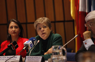 Alicia Bárcena, Secretaria Ejecutiva de la CEPAL, presentó en Santiago, Chile, el informe Panorama de la Inserción Internacional de América Latina y el Caribe 2013.