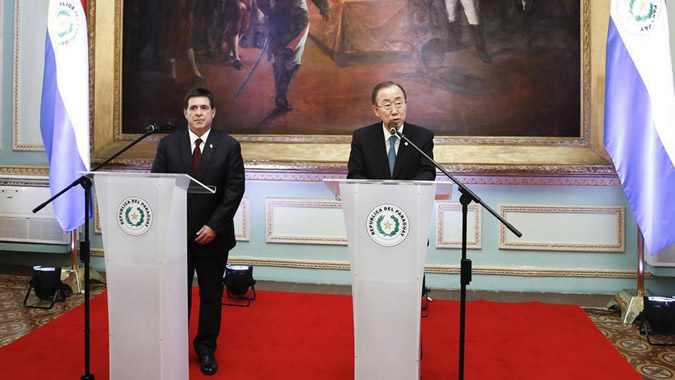 Foto de Ban Ki-moon y el Presidente de Paraguay, Horacio Cartes.