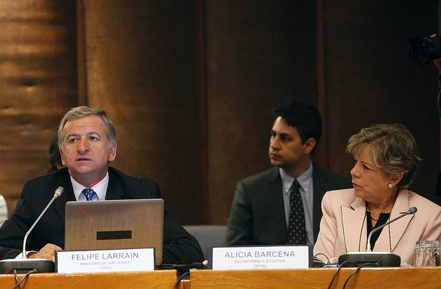 Ministro de Hacienda de Chile Felipe Larraín y Alicia Bárcena