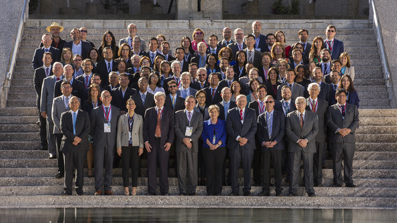 Fotografía oficial de los participantes en la IX reunión de la Conferencia Estadística de las Américas.
