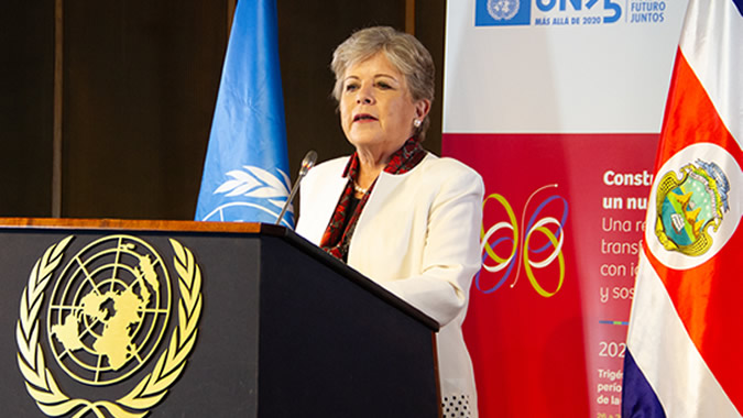 Alicia Bárcena, Secretaria Ejecutiva de la CEPAL, durante su presentación.