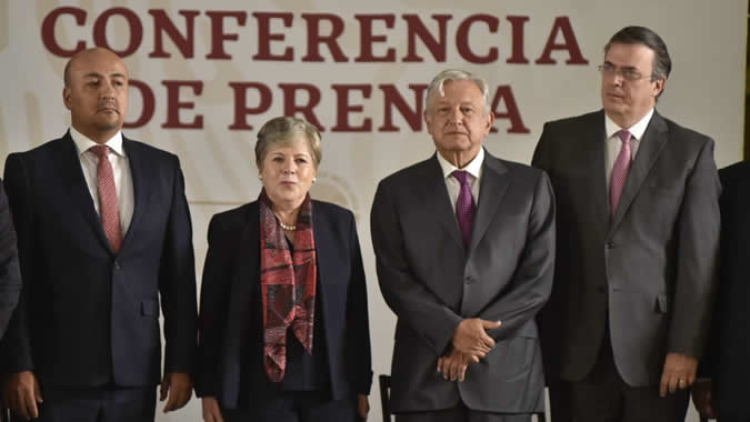 From right to left, Marcelo Ebrard, Mexico’s Foreign Secretary; Andrés Manuel López Obrador, President of Mexico; Alicia Bárcena, ECLAC's Executive Secretary, and Maximiliano Reyes, Undersecretary for Latin America and the Caribbean.