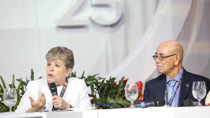 Fotografías de Alicia Bárcena durante la inauguración de la Pre COP 25.