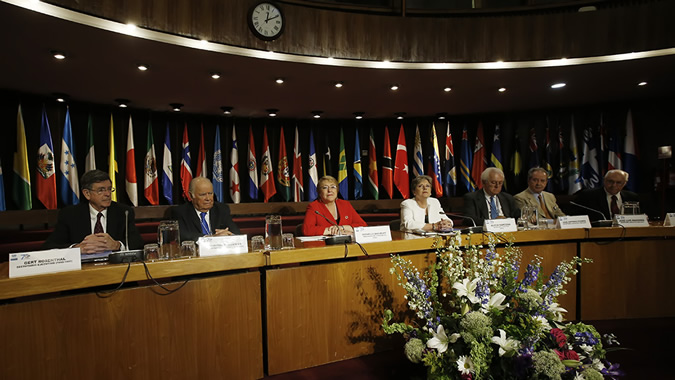 Foto testera seminario 70 años de la CEPAL