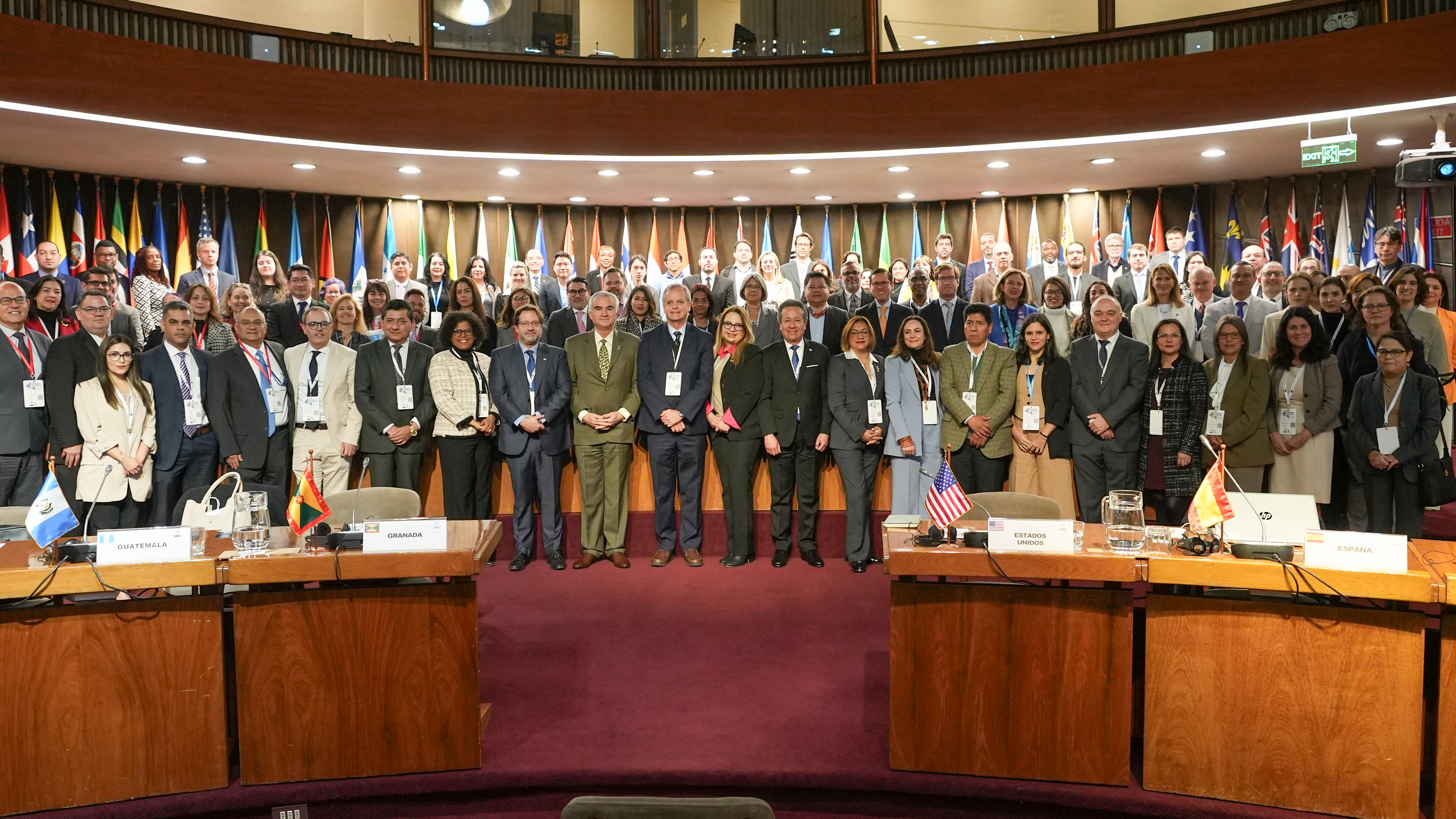 Fotografía oficial de la reunión.