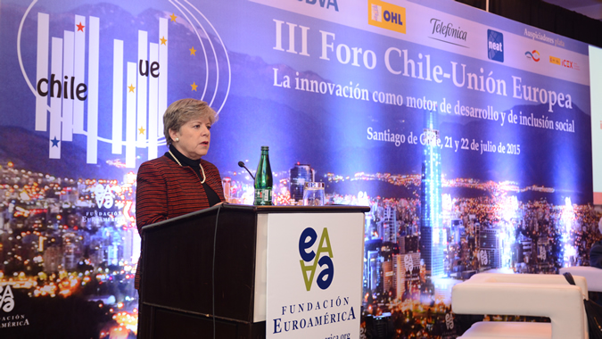 La Secretaria Ejecutiva de la CEPAL, Alicia Bárcena, durante su intervención en el III Foro Chile-UE.