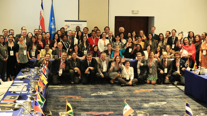 Foto grupal de los participantes en la primera reunión de países signatarios del Acuerdo de Escazú